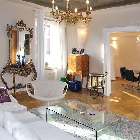 Neoclassical Luxury Apartment ลูบลิยานา ภายนอก รูปภาพ
