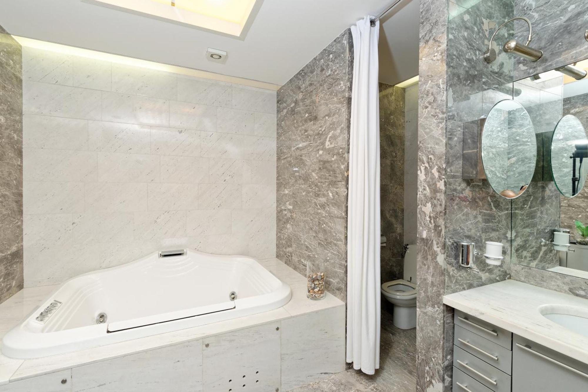 Neoclassical Luxury Apartment ลูบลิยานา ภายนอก รูปภาพ