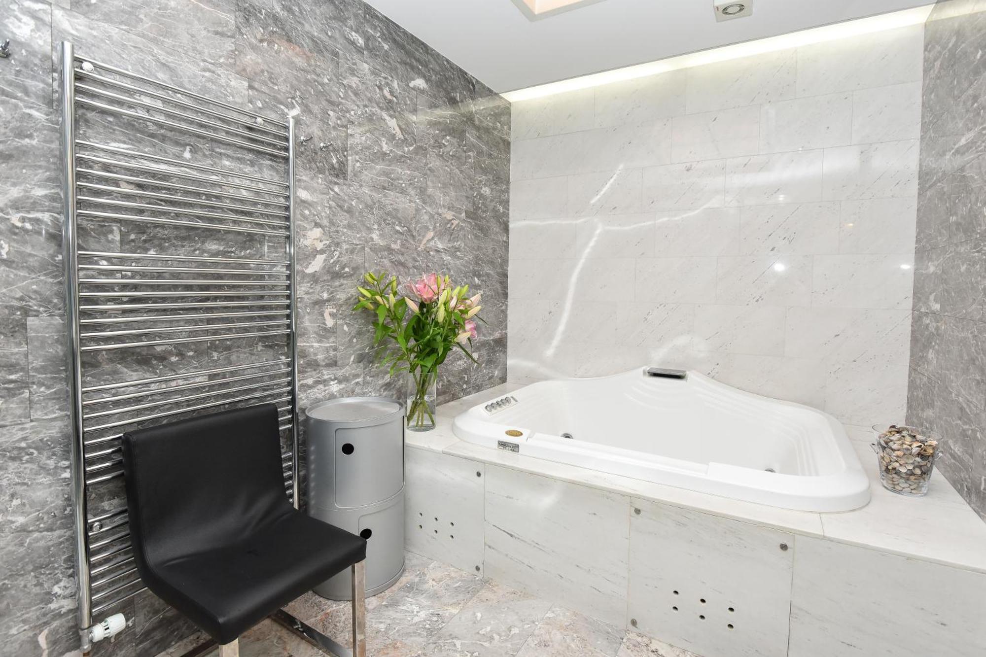 Neoclassical Luxury Apartment ลูบลิยานา ภายนอก รูปภาพ