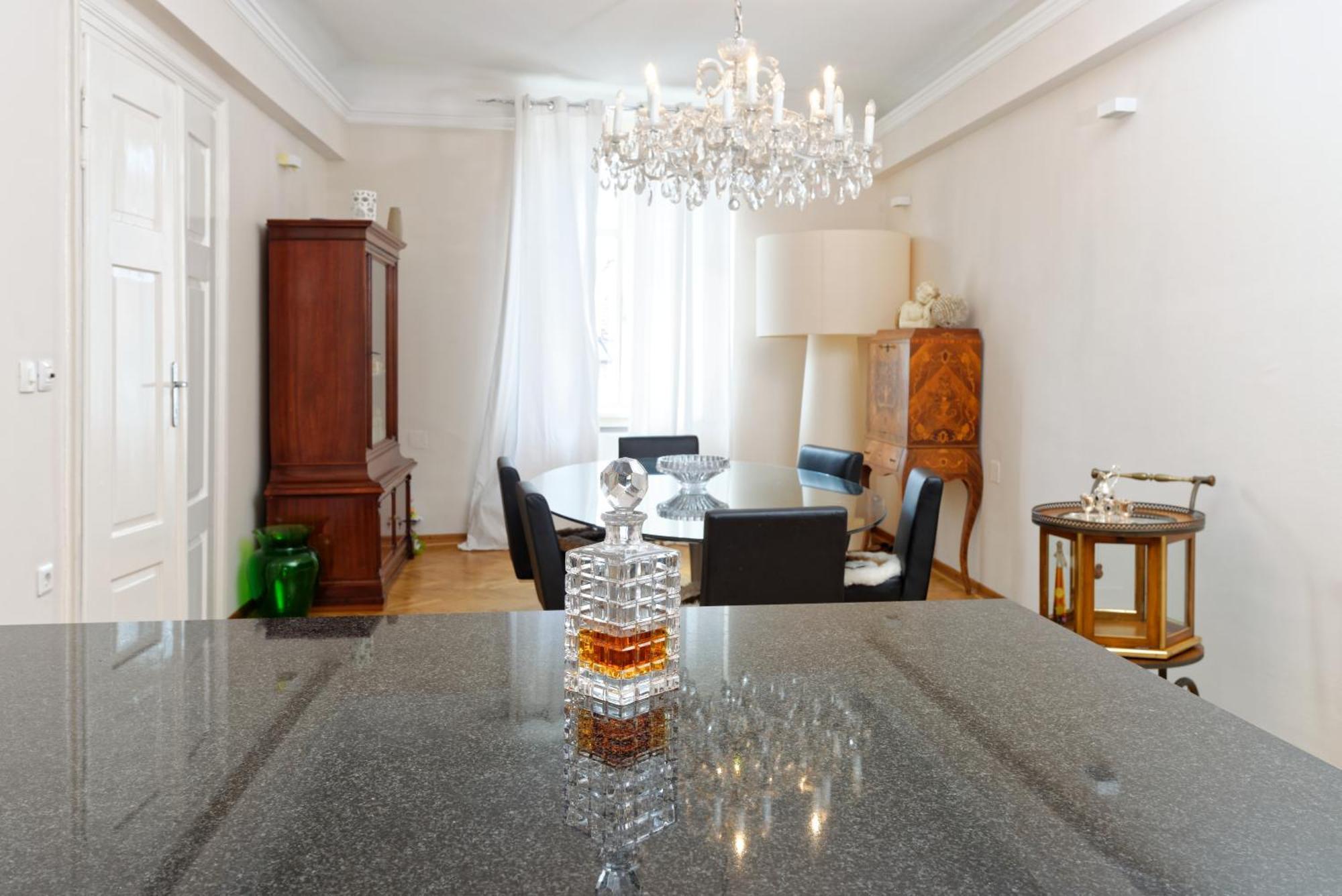 Neoclassical Luxury Apartment ลูบลิยานา ภายนอก รูปภาพ