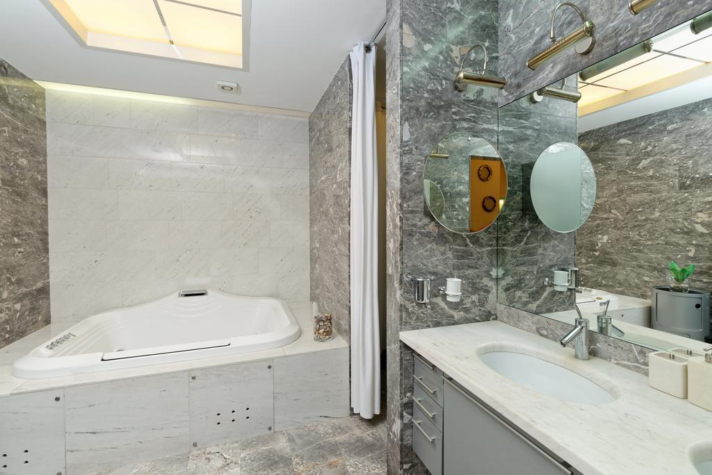 Neoclassical Luxury Apartment ลูบลิยานา ภายนอก รูปภาพ