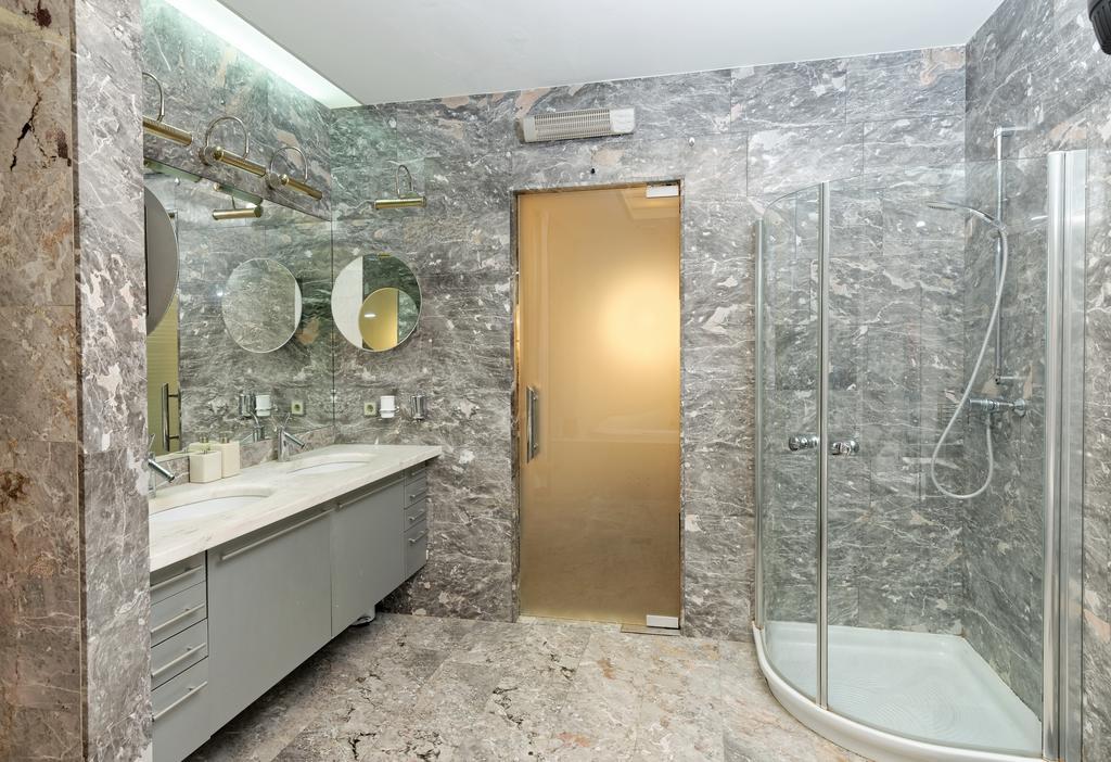 Neoclassical Luxury Apartment ลูบลิยานา ภายนอก รูปภาพ