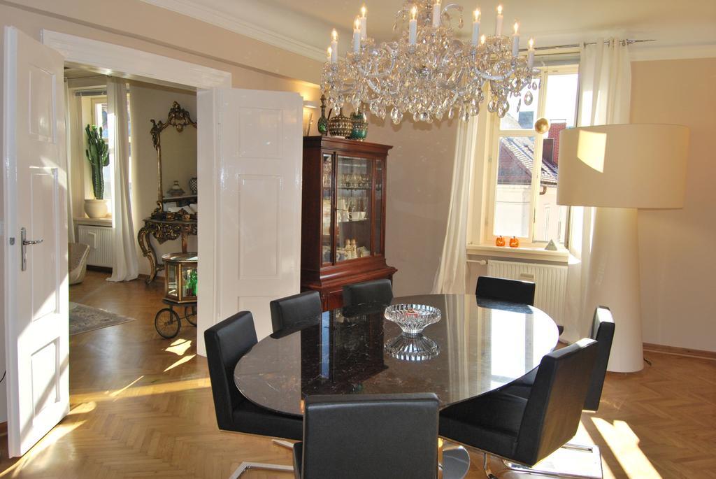 Neoclassical Luxury Apartment ลูบลิยานา ภายนอก รูปภาพ